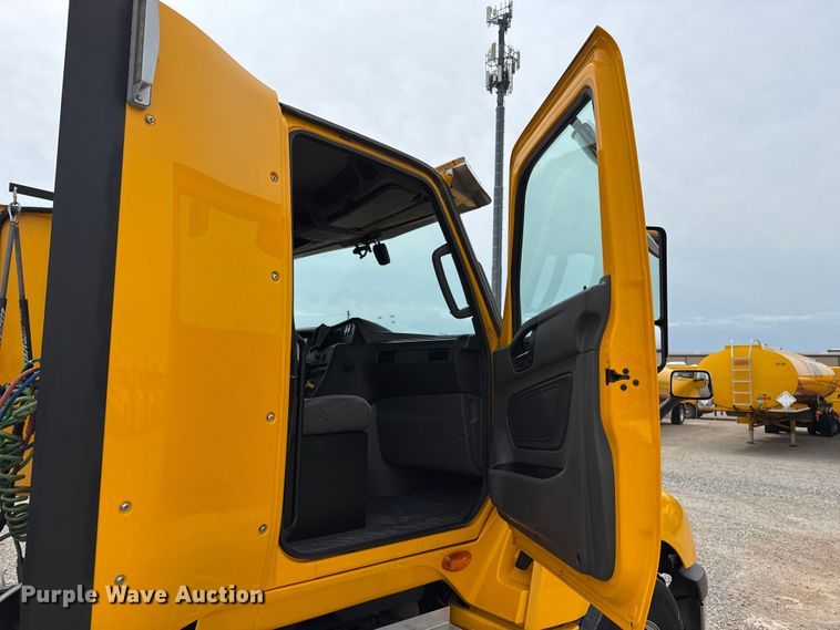 image for item ET6367 2023 International LT625 semi truck