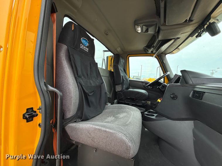image for item ET6367 2023 International LT625 semi truck