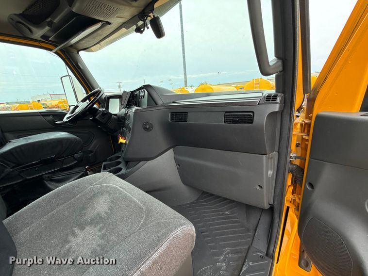 image for item ET6367 2023 International LT625 semi truck