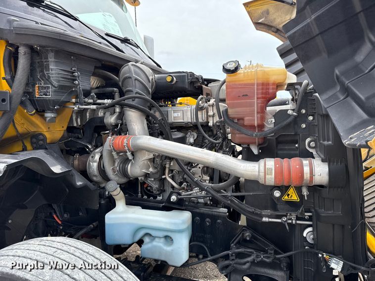 image for item ET6367 2023 International LT625 semi truck