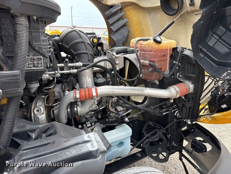 image for item ET6367 2023 International LT625 semi truck