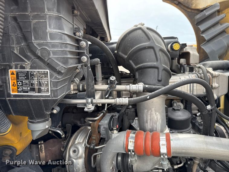 image for item ET6367 2023 International LT625 semi truck