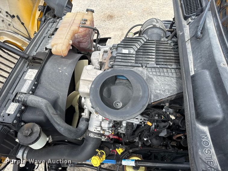 image for item ET6367 2023 International LT625 semi truck