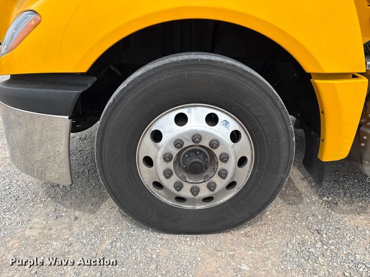 image for item ET6367 2023 International LT625 semi truck