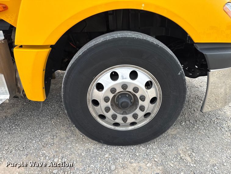 image for item ET6367 2023 International LT625 semi truck