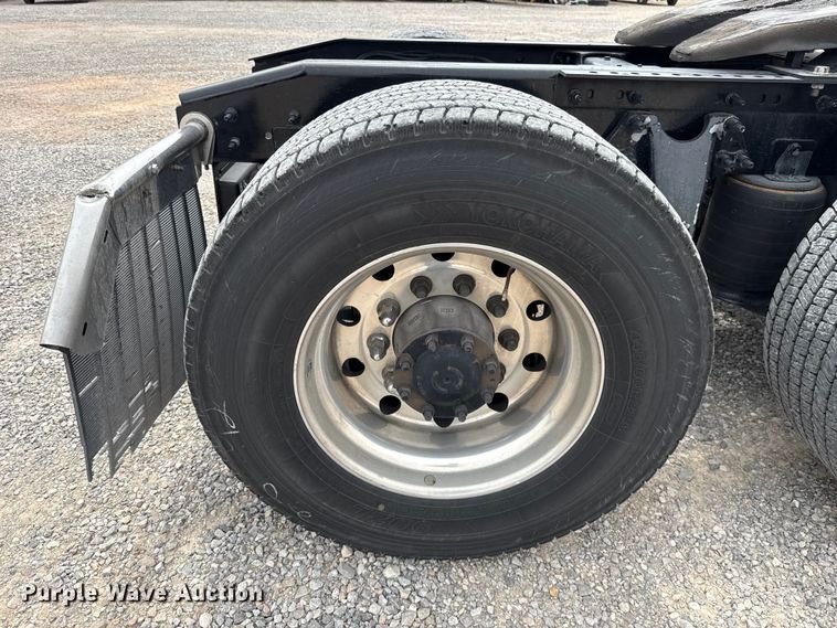 image for item ET6367 2023 International LT625 semi truck
