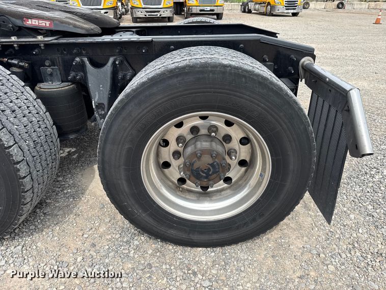 image for item ET6367 2023 International LT625 semi truck