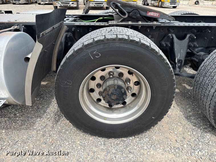 image for item ET6367 2023 International LT625 semi truck