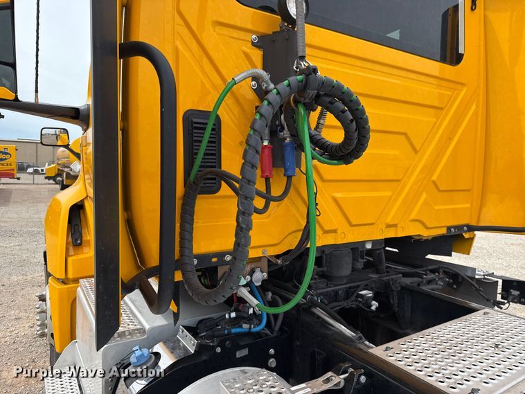 image for item ET6368 2023 International LT625 semi truck