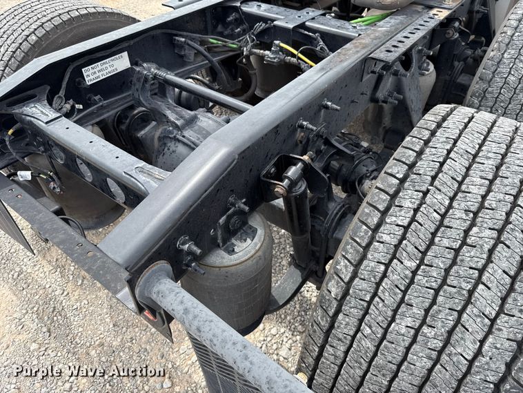 image for item ET6368 2023 International LT625 semi truck