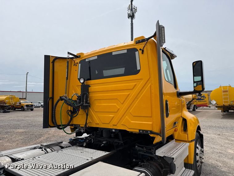 image for item ET6368 2023 International LT625 semi truck