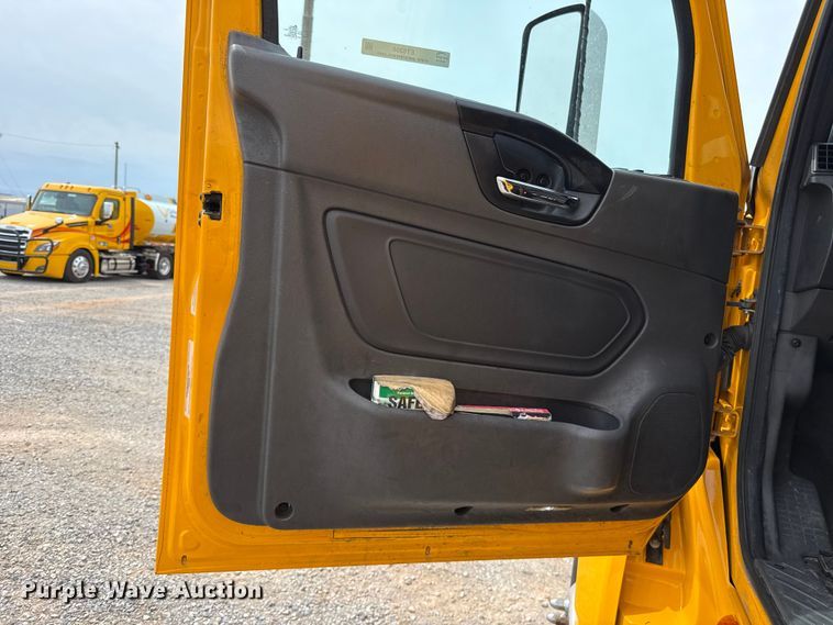 image for item ET6368 2023 International LT625 semi truck