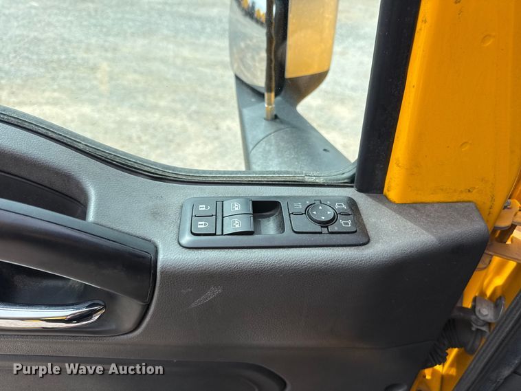 image for item ET6368 2023 International LT625 semi truck