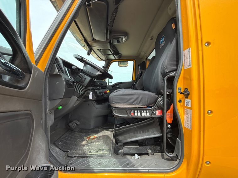 image for item ET6368 2023 International LT625 semi truck