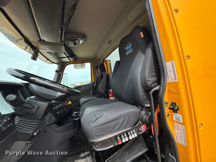 image for item ET6368 2023 International LT625 semi truck