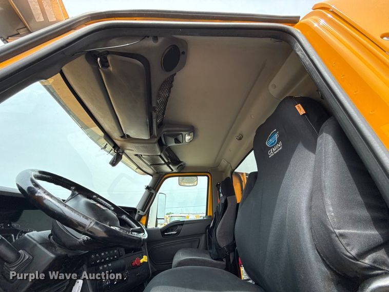 image for item ET6368 2023 International LT625 semi truck