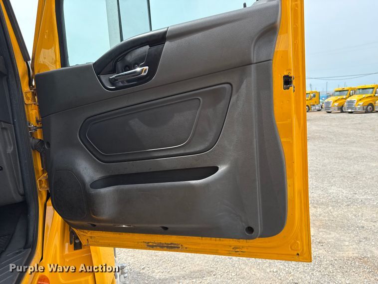 image for item ET6368 2023 International LT625 semi truck