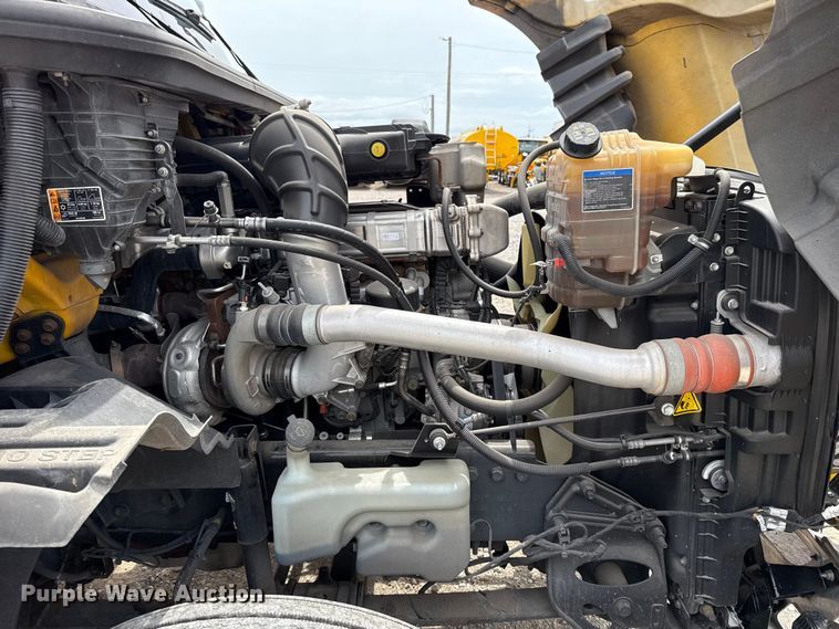 image for item ET6368 2023 International LT625 semi truck