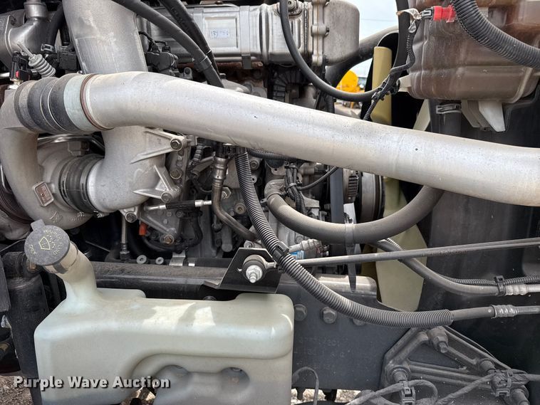 image for item ET6368 2023 International LT625 semi truck
