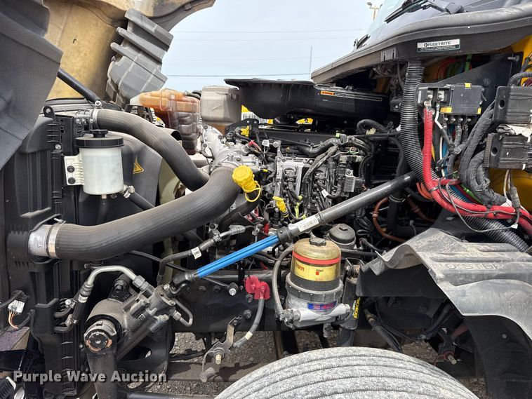image for item ET6368 2023 International LT625 semi truck