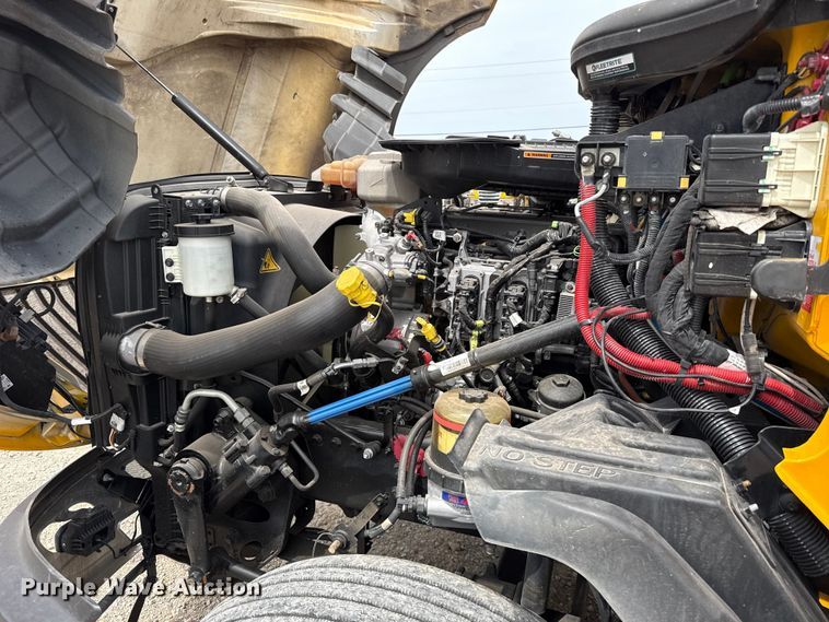 image for item ET6368 2023 International LT625 semi truck