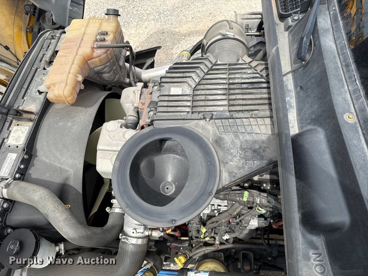 image for item ET6368 2023 International LT625 semi truck