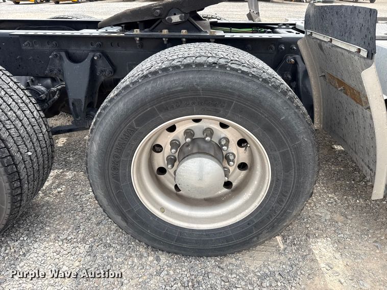 image for item ET6368 2023 International LT625 semi truck