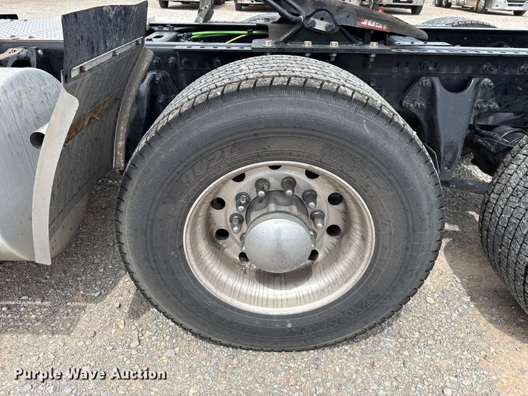 image for item ET6368 2023 International LT625 semi truck