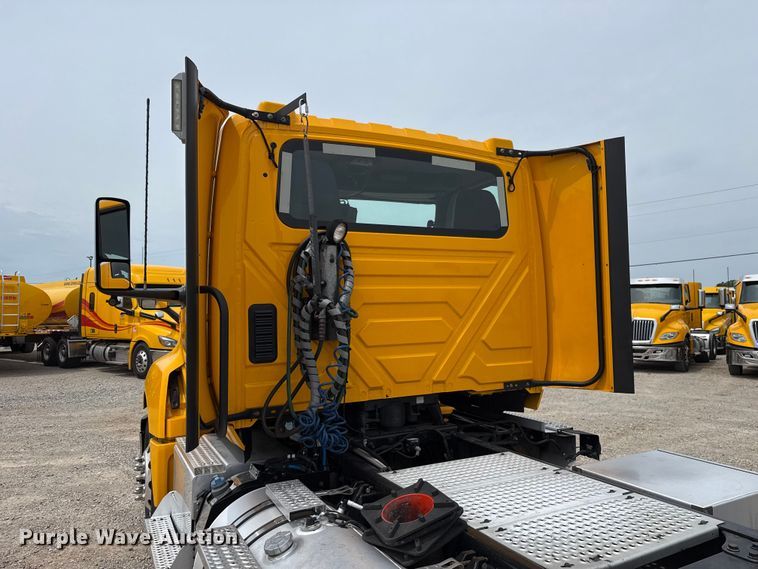 image for item ET6369 2023 International LT625 semi truck