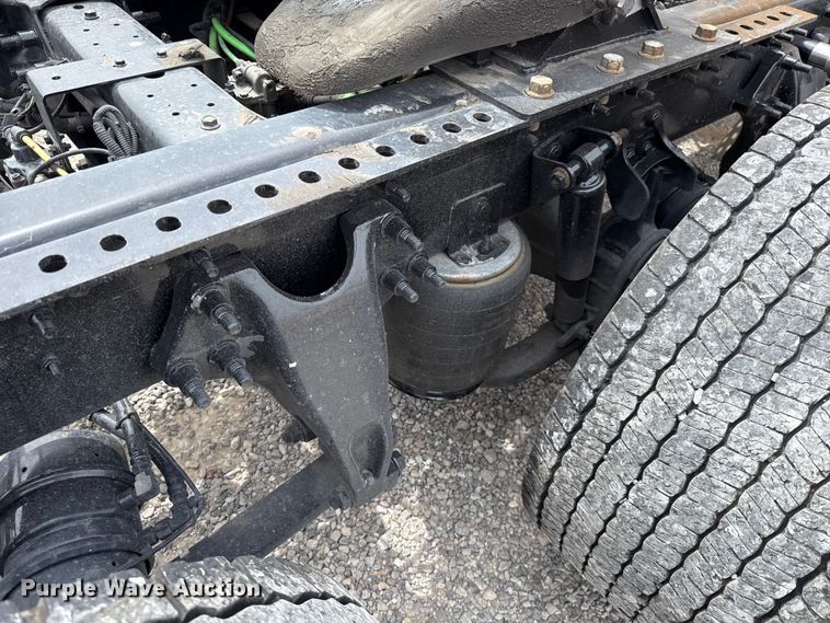 image for item ET6369 2023 International LT625 semi truck
