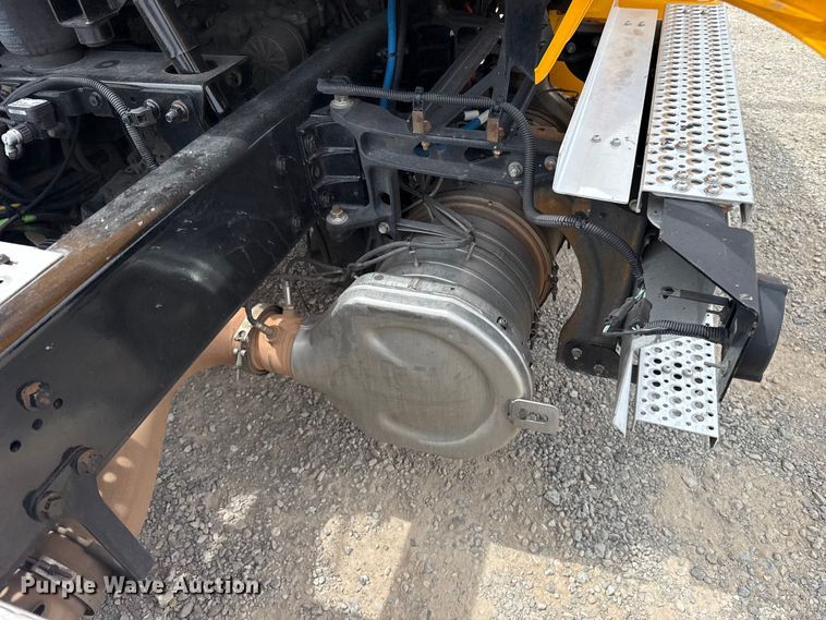 image for item ET6369 2023 International LT625 semi truck