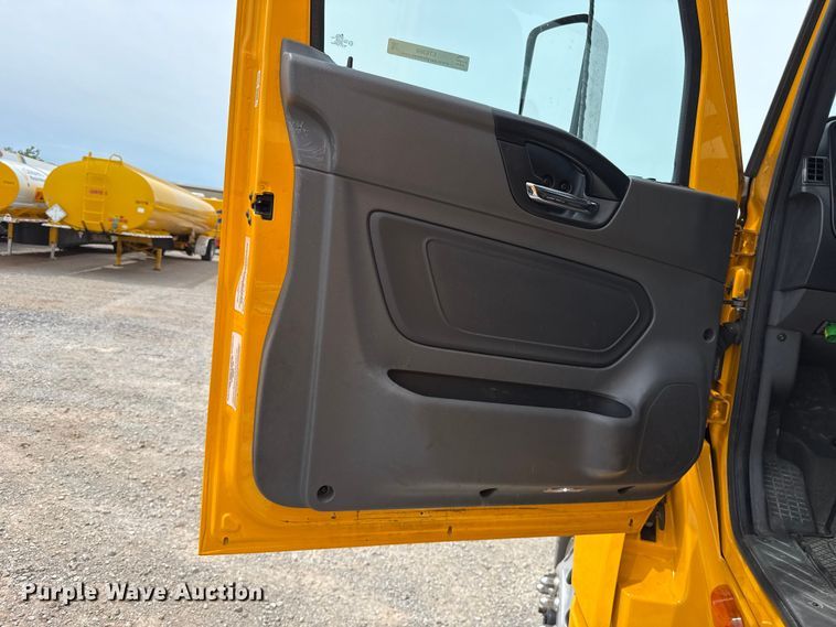 image for item ET6369 2023 International LT625 semi truck