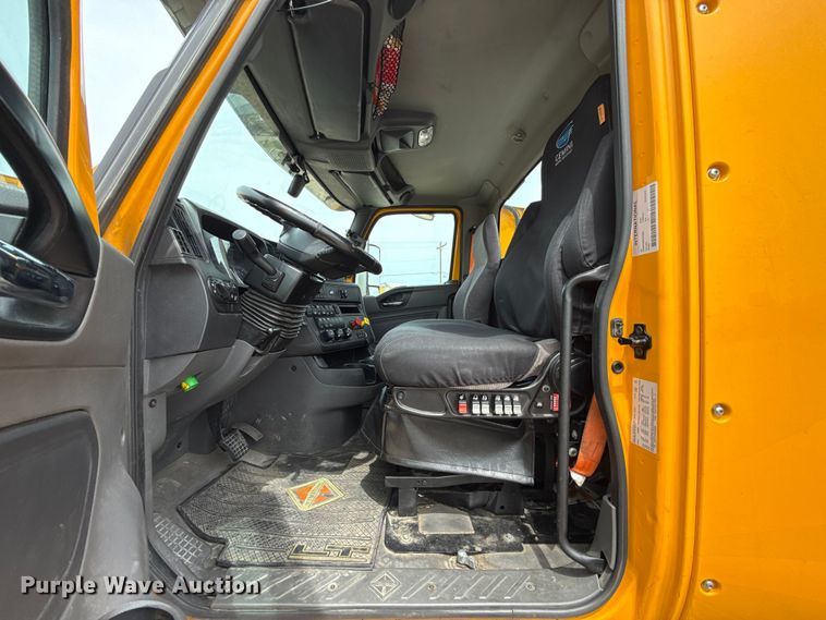 image for item ET6369 2023 International LT625 semi truck