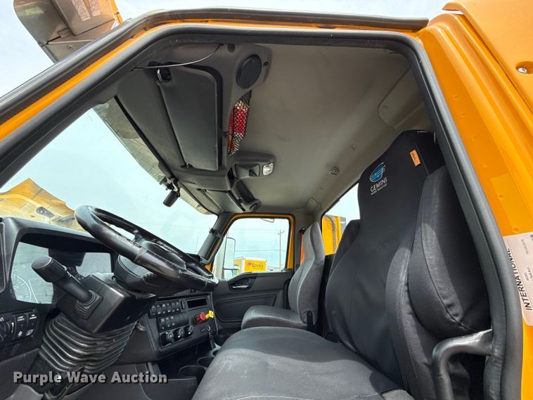 image for item ET6369 2023 International LT625 semi truck