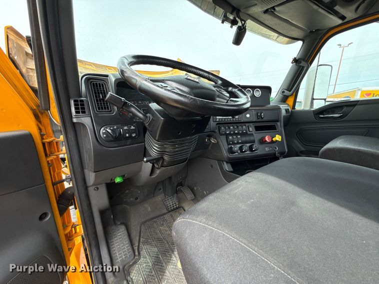 image for item ET6369 2023 International LT625 semi truck