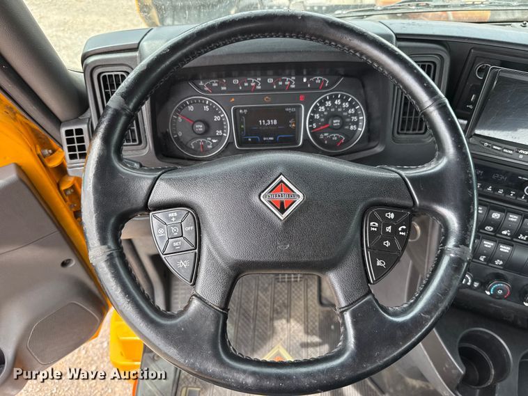 image for item ET6369 2023 International LT625 semi truck