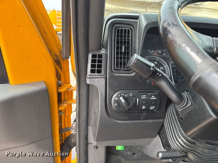 image for item ET6369 2023 International LT625 semi truck