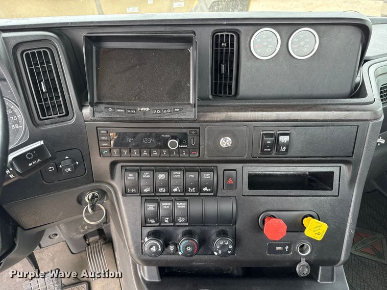 image for item ET6369 2023 International LT625 semi truck