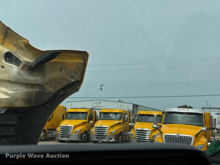 image for item ET6369 2023 International LT625 semi truck