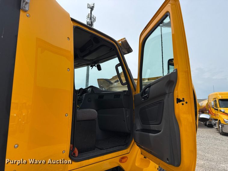 image for item ET6369 2023 International LT625 semi truck