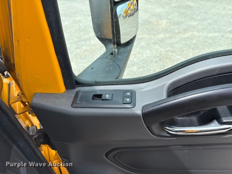 image for item ET6369 2023 International LT625 semi truck