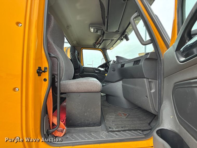 image for item ET6369 2023 International LT625 semi truck