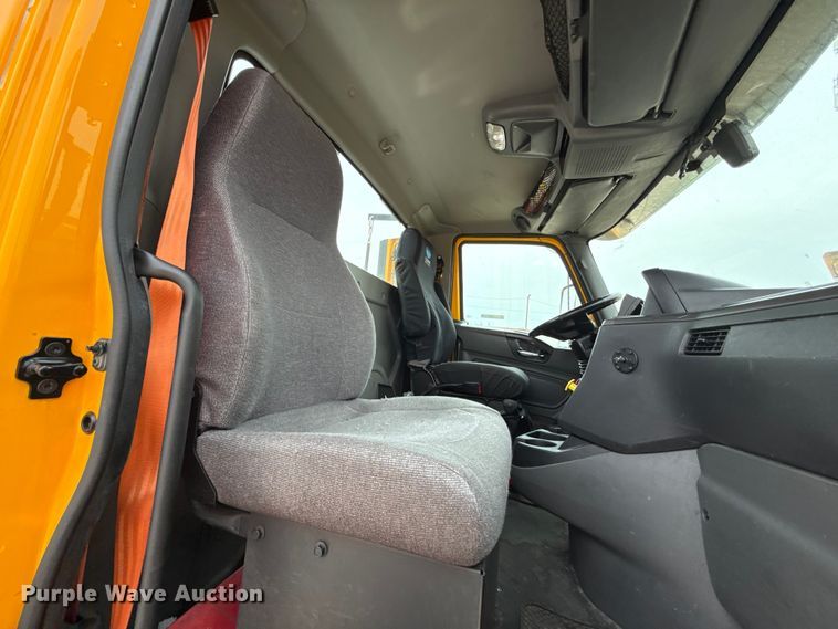 image for item ET6369 2023 International LT625 semi truck