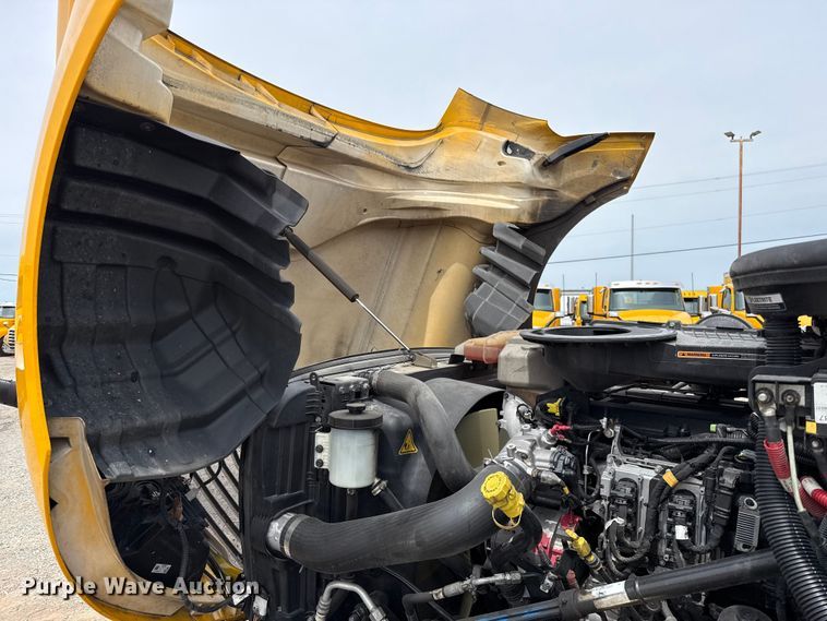 image for item ET6369 2023 International LT625 semi truck