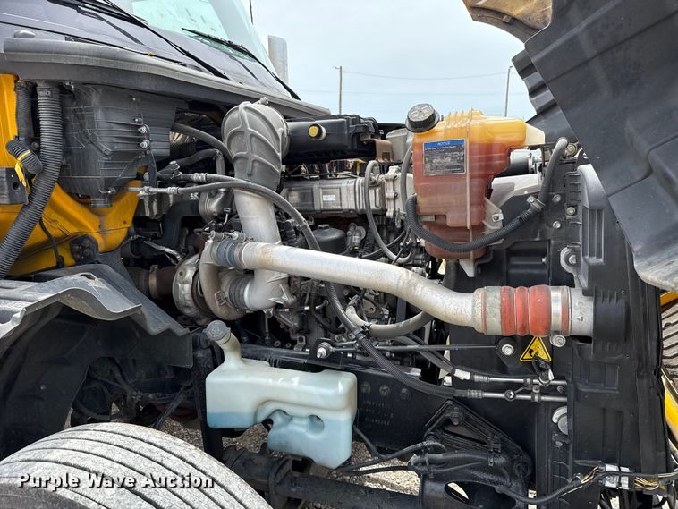 image for item ET6369 2023 International LT625 semi truck