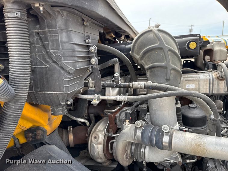 image for item ET6369 2023 International LT625 semi truck
