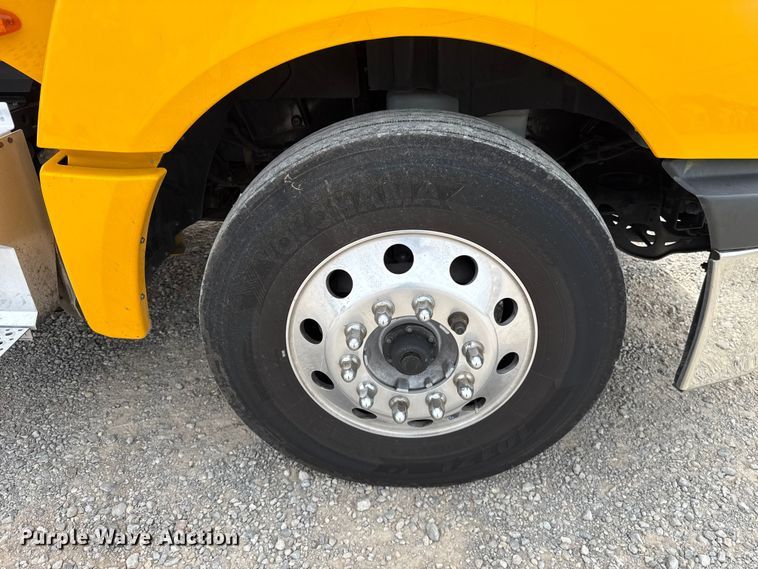 image for item ET6369 2023 International LT625 semi truck
