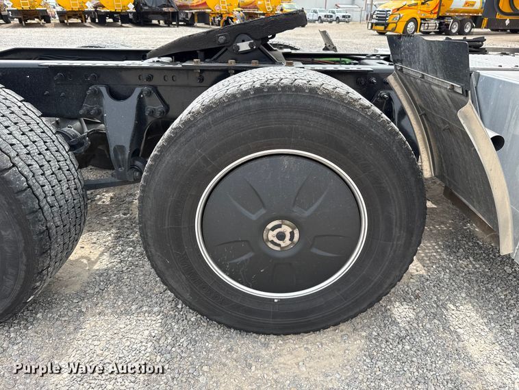 image for item ET6369 2023 International LT625 semi truck