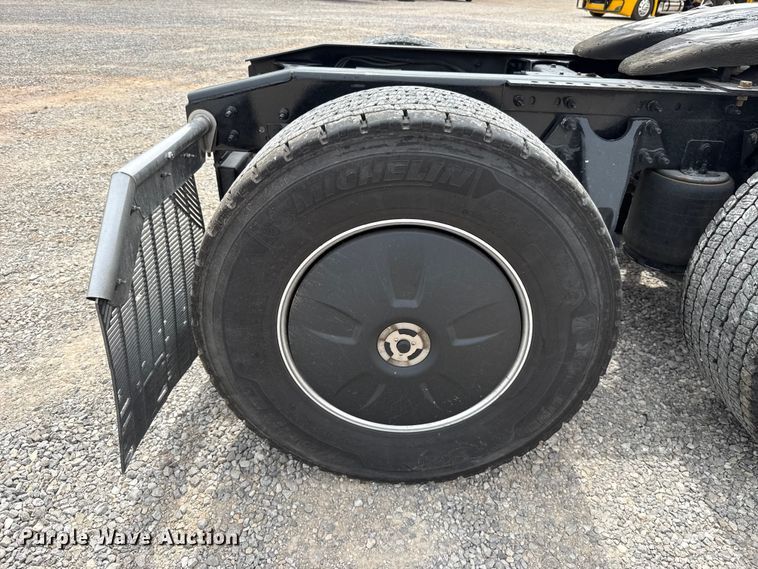 image for item ET6369 2023 International LT625 semi truck