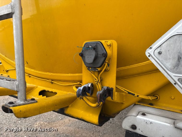 image for item ET6370 2012 Beall BAST-97-3-DC tank trailer